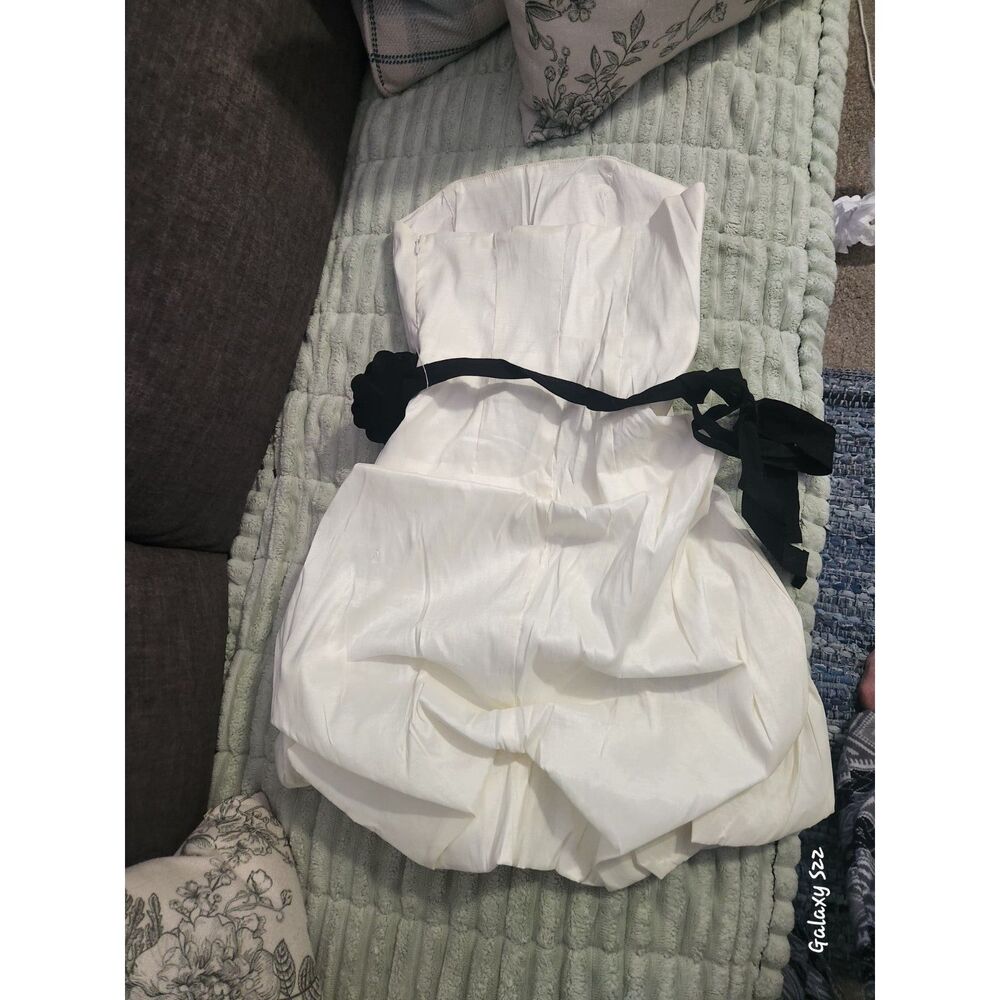 Twenty One Womans strapless cocktail or prom/homecoming dress white w/ black bow